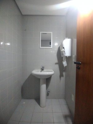 Salas/Conjuntos com 40m² no bairro Moinhos de Vento em Porto Alegre para Alugar