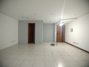 Salas/Conjuntos com 40m² no bairro Moinhos de Vento em Porto Alegre para Alugar