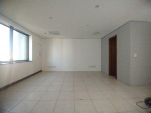 Salas/Conjuntos com 40m² no bairro Moinhos de Vento em Porto Alegre para Alugar