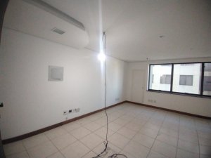Salas/Conjuntos com 40m² no bairro Moinhos de Vento em Porto Alegre para Alugar