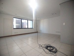 Salas/Conjuntos com 40m² no bairro Moinhos de Vento em Porto Alegre para Alugar