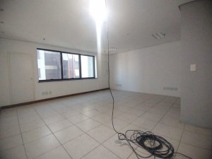 Salas/Conjuntos com 40m² no bairro Moinhos de Vento em Porto Alegre para Alugar