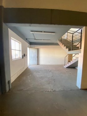 Galpão com 540m² no bairro Sarandi em Porto Alegre para Alugar