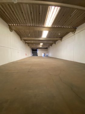 Galpão com 540m² no bairro Sarandi em Porto Alegre para Alugar