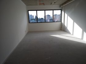 Salas/Conjuntos com 30m² no bairro Cristo Redentor em Porto Alegre para Alugar