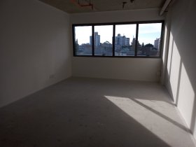 Salas/Conjuntos com 30m² no bairro Cristo Redentor em Porto Alegre para Alugar