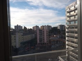 Salas/Conjuntos com 30m² no bairro Cristo Redentor em Porto Alegre para Alugar