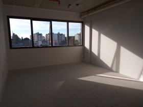 Salas/Conjuntos com 30m² no bairro Cristo Redentor em Porto Alegre para Alugar