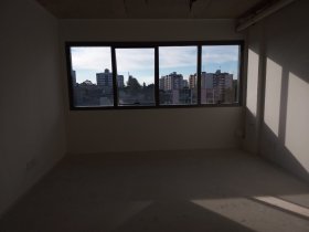 Salas/Conjuntos com 30m² no bairro Cristo Redentor em Porto Alegre para Alugar