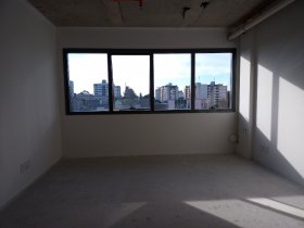 Salas/Conjuntos com 30m² no bairro Cristo Redentor em Porto Alegre para Alugar