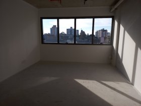 Salas/Conjuntos com 30m² no bairro Cristo Redentor em Porto Alegre para Alugar