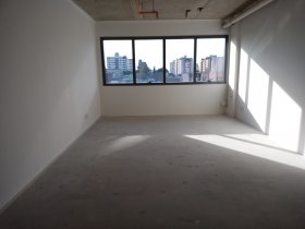 Salas/Conjuntos com 30m² no bairro Cristo Redentor em Porto Alegre para Alugar