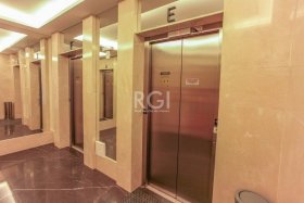 Salas/Conjuntos com 30m² no bairro Cristo Redentor em Porto Alegre para Alugar