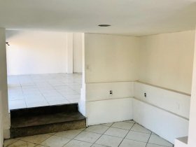 Loja com 120m² no bairro Floresta em Porto Alegre para Alugar