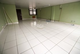 Salas/Conjuntos com 70m² no bairro Petrópolis em Porto Alegre para Alugar