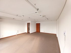 Conjunto/Sala com 40m² no bairro Auxiliadora em Porto Alegre para Alugar