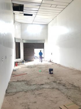 Loja com 75m² no bairro Sarandí em Porto Alegre para Alugar