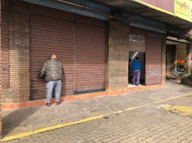 Loja com 75m² no bairro Sarandí em Porto Alegre para Alugar