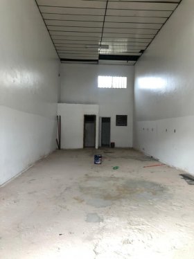 Loja com 75m² no bairro Sarandí em Porto Alegre para Alugar