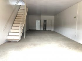 Loja com 145m² no bairro Sarandí em Porto Alegre para Alugar