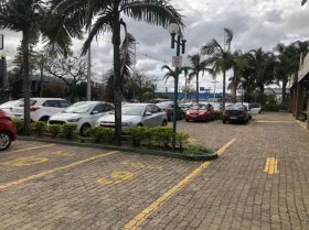 Loja com 145m² no bairro Sarandí em Porto Alegre para Alugar