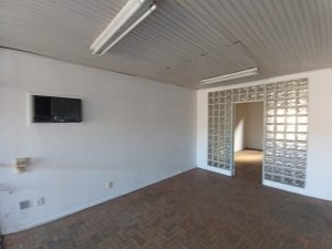 Pavilhão com 750m² no bairro Navegantes em Porto Alegre para Alugar