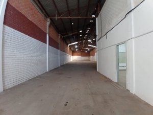 Pavilhão com 750m² no bairro Navegantes em Porto Alegre para Alugar