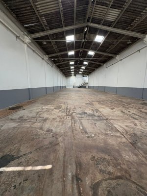 Pavilhão com 716m² no bairro Sarandí em Porto Alegre para Alugar