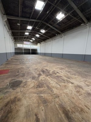 Pavilhão com 716m² no bairro Sarandí em Porto Alegre para Alugar