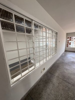Pavilhão com 716m² no bairro Sarandí em Porto Alegre para Alugar