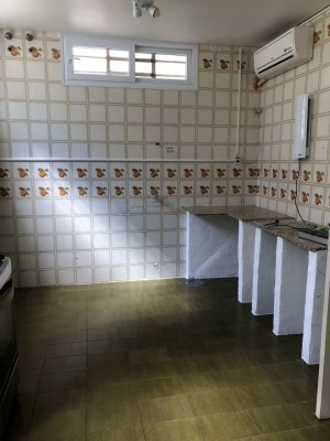 Casa comercial com 455m² no bairro Moinhos de Vento em Porto Alegre para Alugar