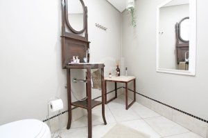 Prédio Comercial com 360m² no bairro Petrópolis em Porto Alegre para Alugar