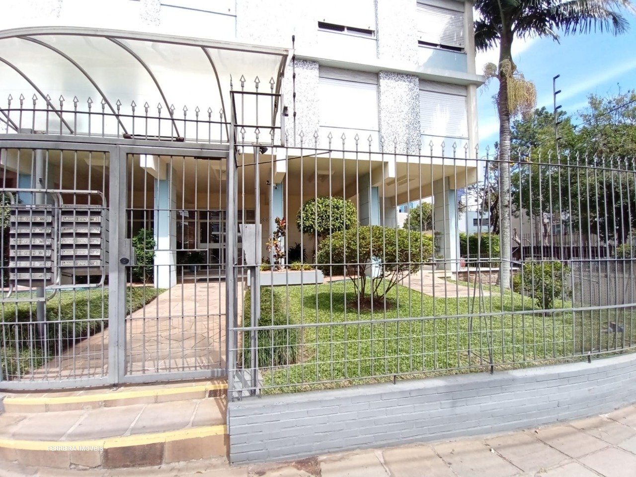 Apartamento com 123m², 3 dormitórios, 1 vaga no bairro Petrópolis em Porto Alegre para Comprar
