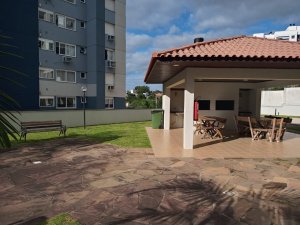 Apartamento com 84m², 2 dormitórios no bairro Chácara Das Pedras em Porto Alegre para Alugar