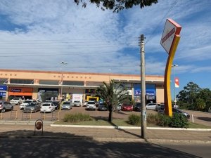 Loja com 210m² no bairro Sarandi em Porto Alegre para Alugar