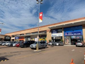 Loja com 210m² no bairro Sarandi em Porto Alegre para Alugar