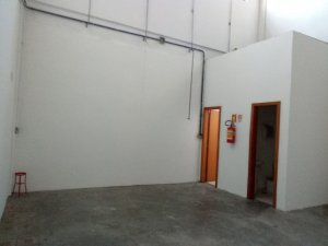 Loja com 210m² no bairro Sarandi em Porto Alegre para Alugar