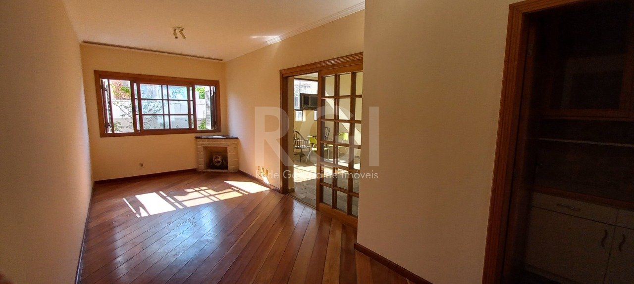 Apartamento com 115m², 3 dormitórios, 1 suíte, 1 vaga no bairro Rio Branco em Porto Alegre para Comprar