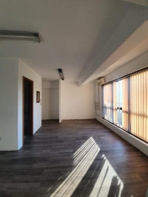 Conjunto/Sala com 30m² no bairro Petrópolis em Porto Alegre para Comprar
