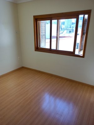 Apartamento com 75m², 2 dormitórios no bairro Petrópolis em Porto Alegre para Alugar
