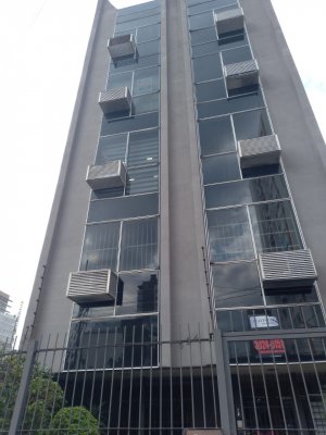 Salas/Conjuntos com 39m² no bairro Moinhos de Vento em Porto Alegre para Alugar