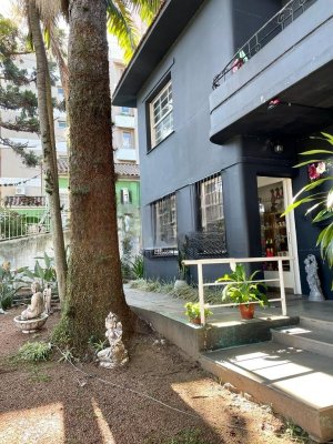 Casa comercial com 300m² no bairro Petrópolis em Porto Alegre para Alugar