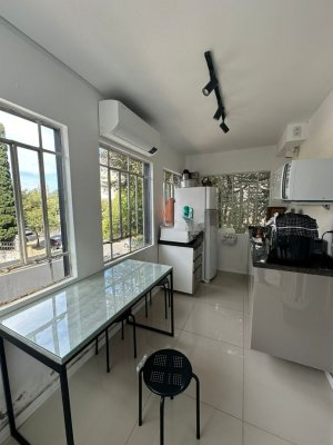 Casa comercial com 300m² no bairro Petrópolis em Porto Alegre para Alugar