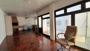 Casa com 235m², 3 dormitórios no bairro Floresta em Porto Alegre para Alugar