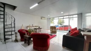 Casa com 235m², 3 dormitórios no bairro Floresta em Porto Alegre para Alugar