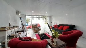 Casa com 235m², 3 dormitórios no bairro Floresta em Porto Alegre para Alugar