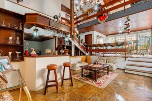 Casa com 500m², 5 dormitórios no bairro Cristal em Porto Alegre para Alugar