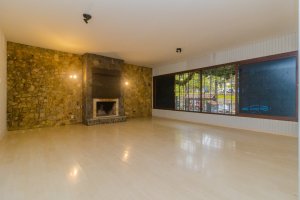 Casa com 232m², 3 dormitórios no bairro Três Figueiras em Porto Alegre para Alugar