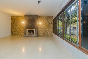 Casa com 232m², 3 dormitórios no bairro Três Figueiras em Porto Alegre para Alugar