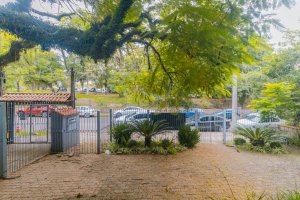 Casa com 232m², 3 dormitórios no bairro Três Figueiras em Porto Alegre para Alugar